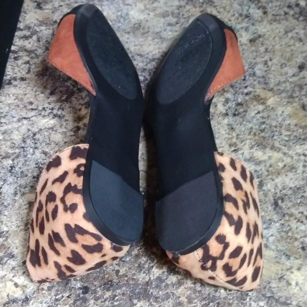 2 FOR $15 BUNDLE SALE! New flat shoes, animal print - Picture 4 of 5